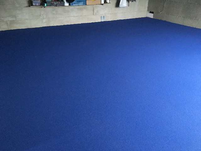 epoxidová podlaha v garáži ve Vendryni - modrý křemenný písek